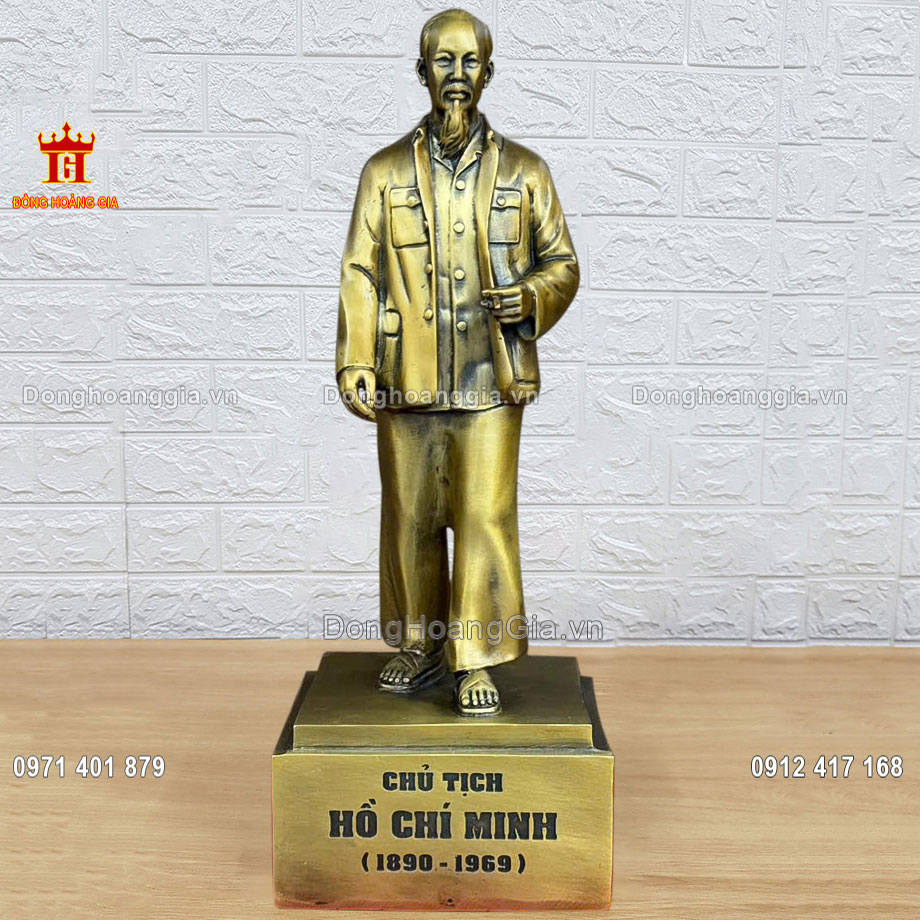 Tượng Bác Hồ được đúc hoàn toàn thủ công truyền thống